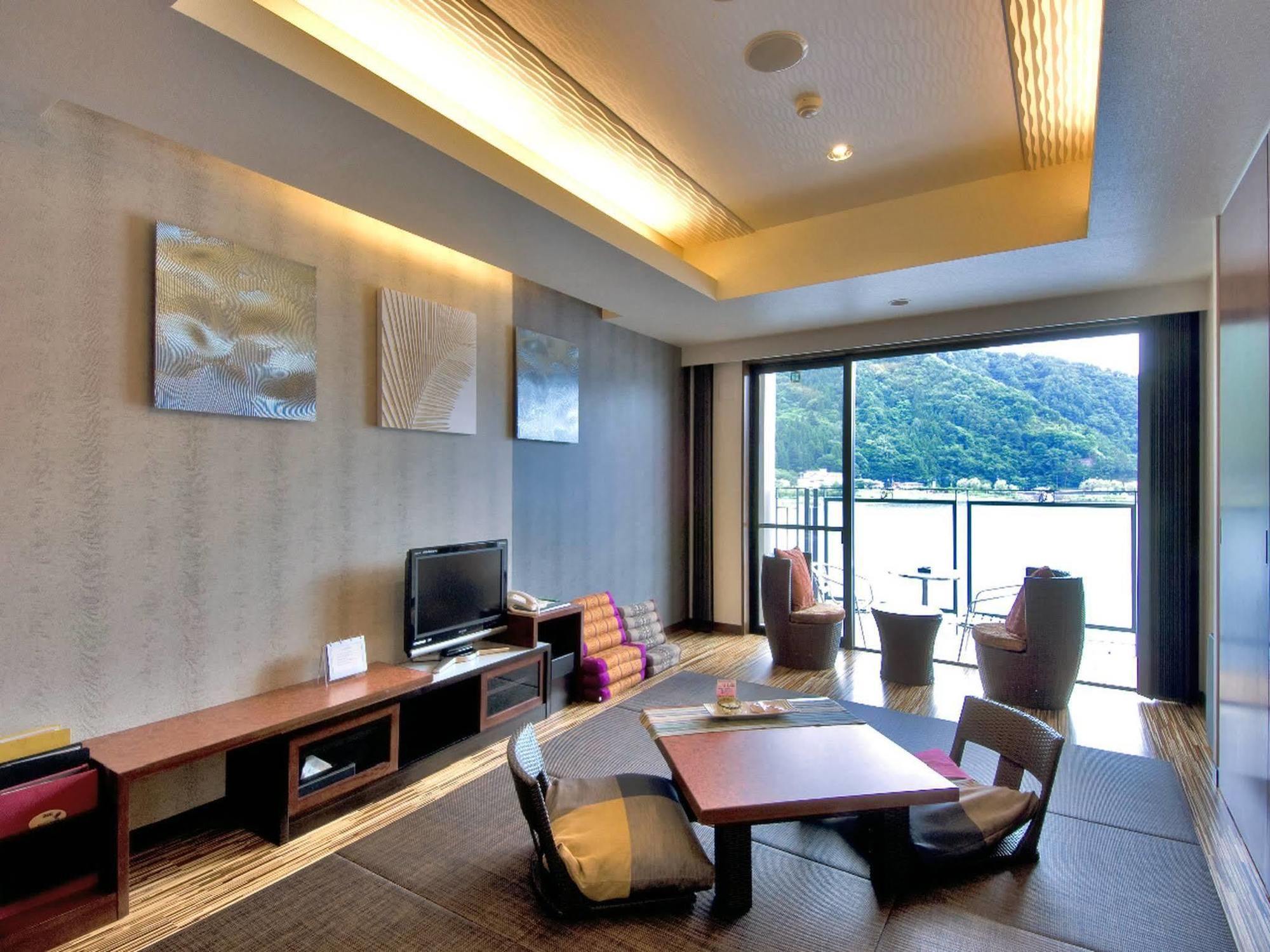 Kaze No Terrace Kukuna Hotel Fujikawaguchiko Exterior photo